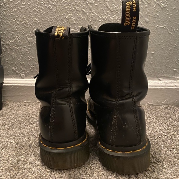 Dr. Martens 1460s Women’s Smooth Leather Lace Up Boots - Picture 4 of 7